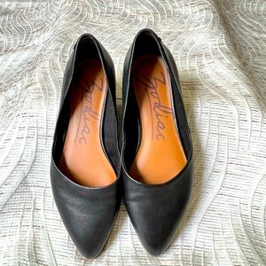 Zodiac Flats, Size 6, Barely Worn